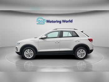 Used Volkswagen T-Roc 2023 for sale - 79205280: Photo