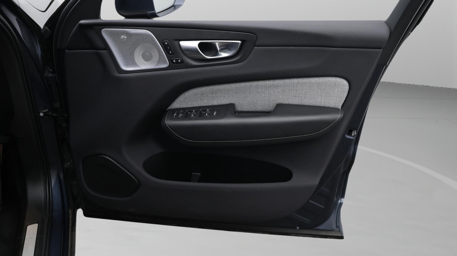 Used Volvo XC60 2023 for sale - 76561705: Photo 16