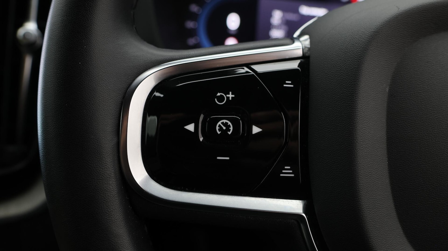 Used Volvo XC60 2023 for sale - 76561705: Photo 24