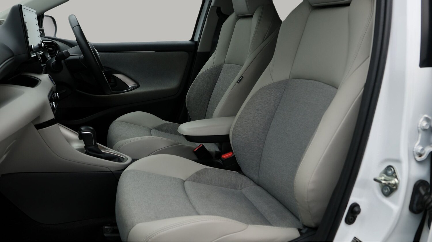 Used Toyota Yaris for sale - 77184120: Photo 14