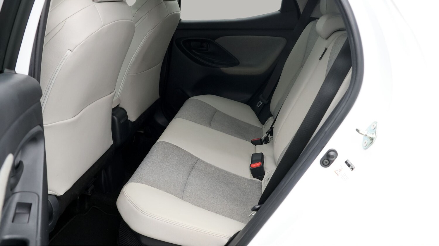 Used Toyota Yaris for sale - 77184120: Photo 16