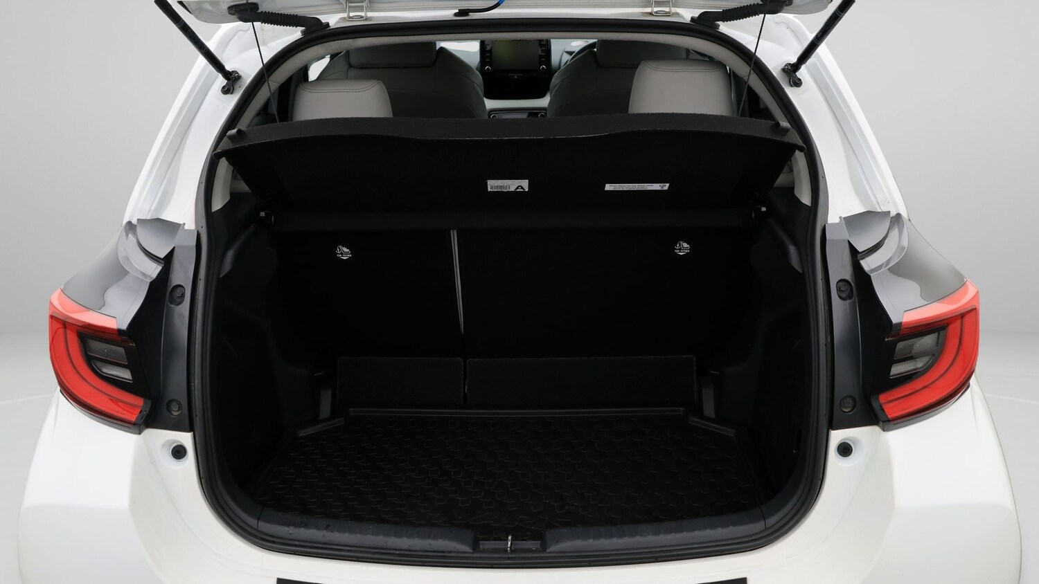 Used Toyota Yaris for sale - 77184120: Photo 17