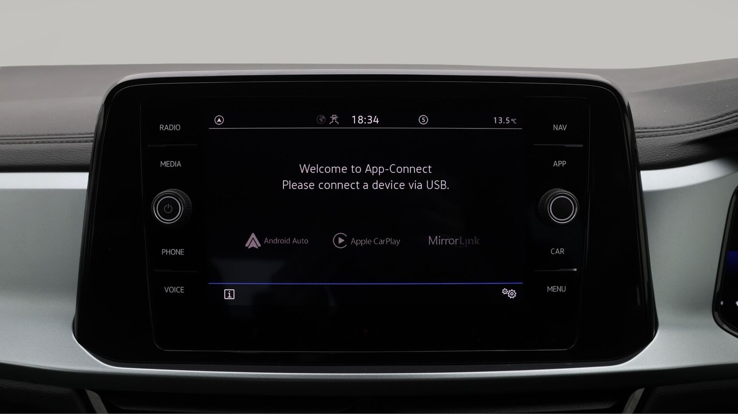 Used Volkswagen T-Roc 2023 for sale - 77610569: Photo 23