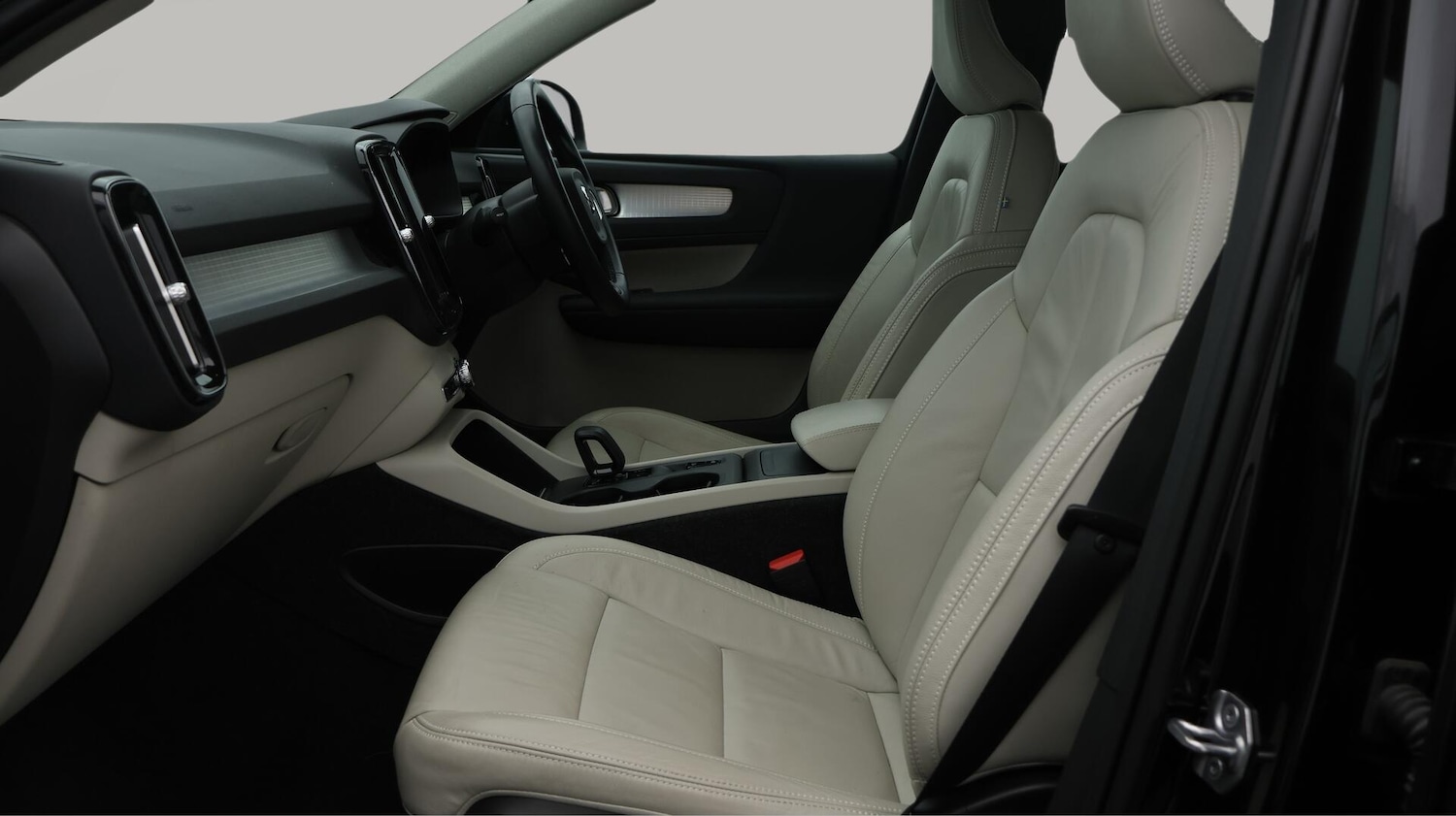 Used Volvo XC40 2021 for sale - 76688883: Photo 15