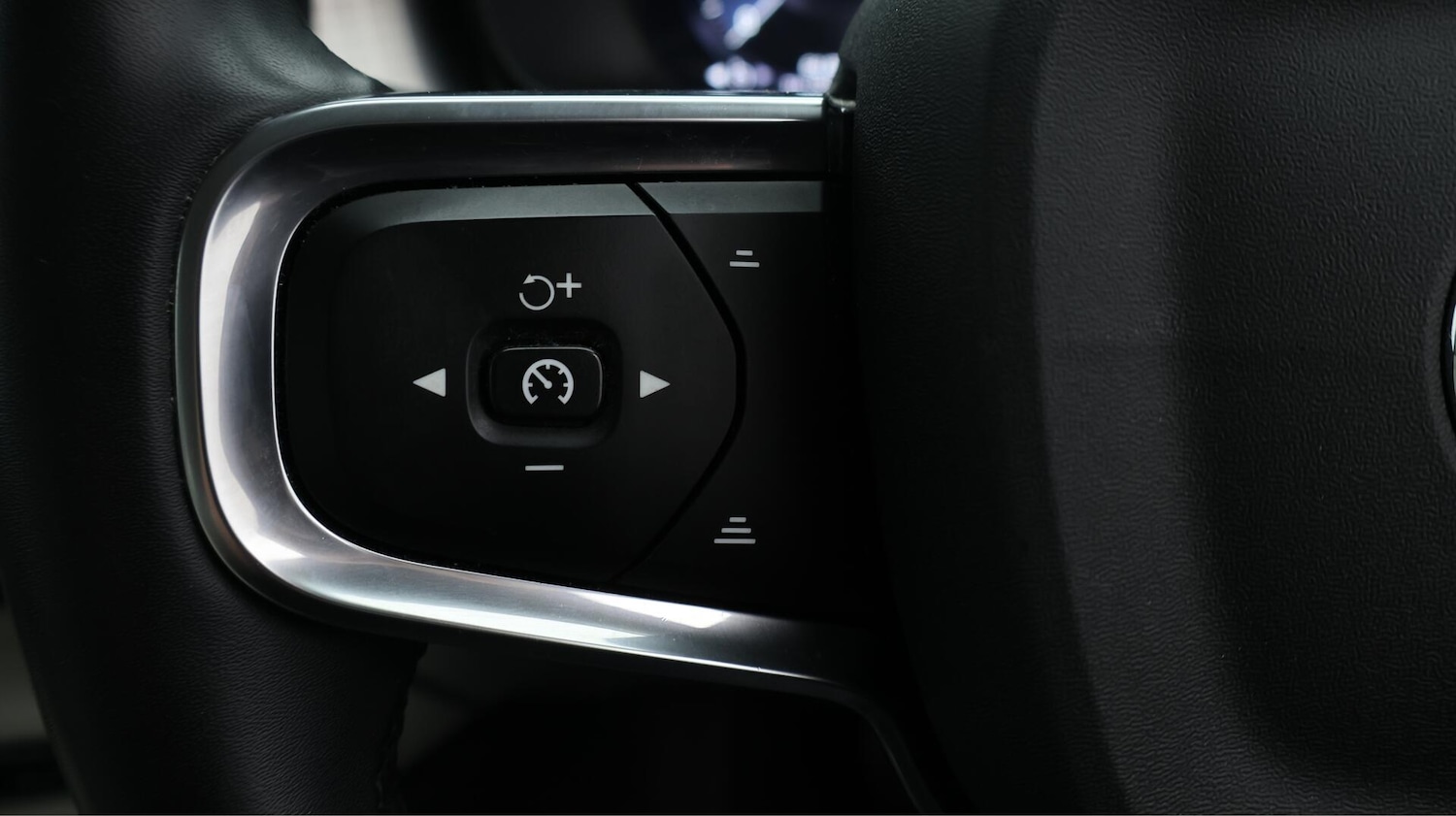 Used Volvo XC40 2021 for sale - 76688883: Photo 24