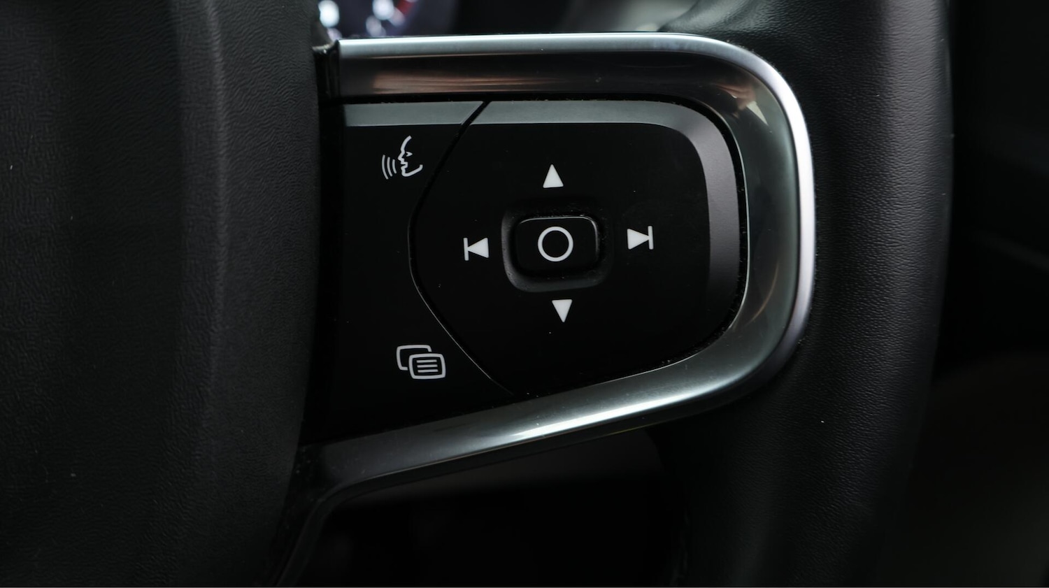 Used Volvo XC40 2021 for sale - 76688883: Photo 25