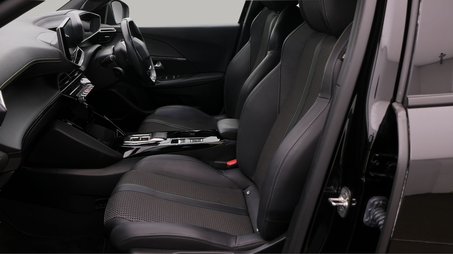 Used Peugeot 2008 2023 for sale - 77804042: Photo 14