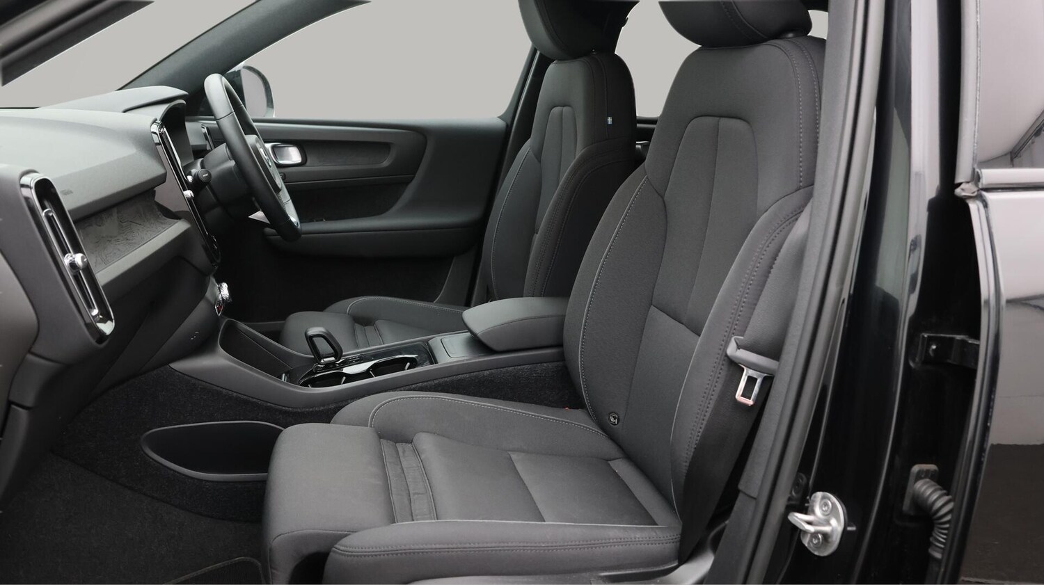 Used Volvo XC40 for sale - 76659319: Photo 15