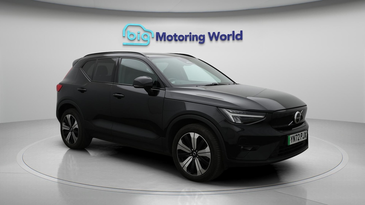 Used Volvo XC40 for sale - 76659319: Photo 2