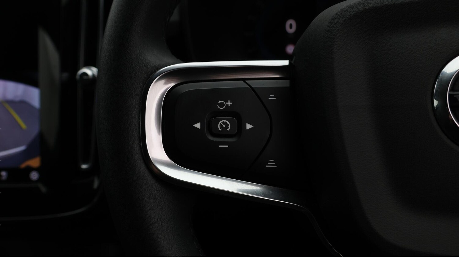 Used Volvo XC40 for sale - 76659319: Photo 25