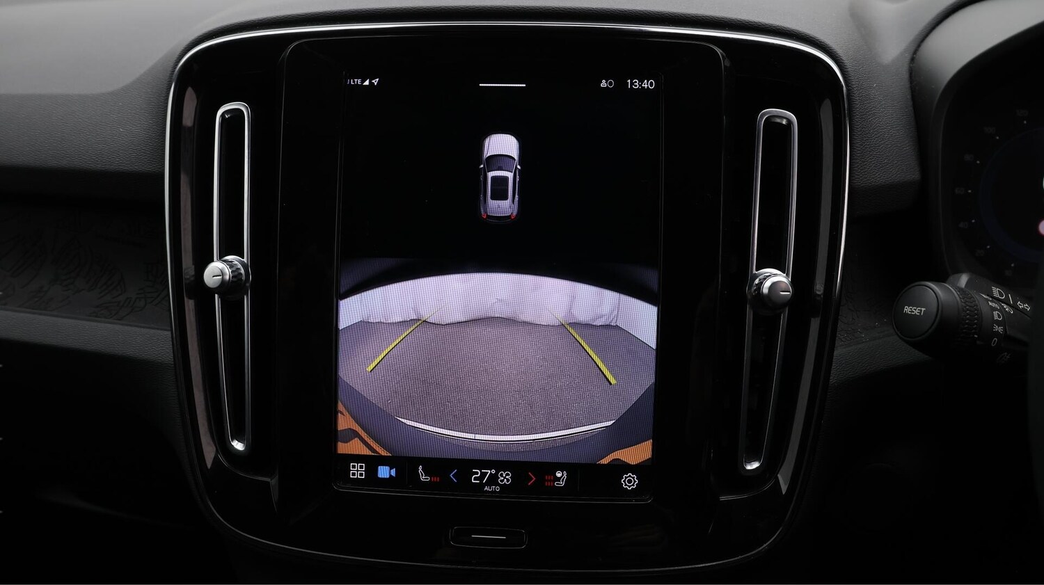 Used Volvo XC40 for sale - 76659319: Photo 27