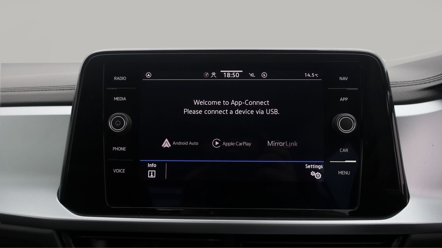 Used Volkswagen T-Roc 2023 for sale - 77541797: Photo 23