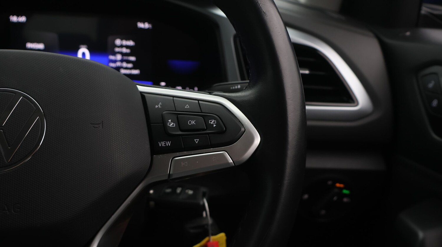 Used Volkswagen T-Roc 2023 for sale - 77541797: Photo 25