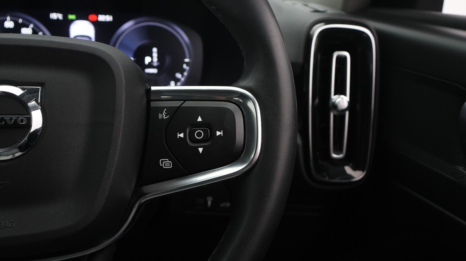 Used Volvo XC40 2022 for sale - 77617618: Photo 25