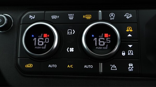 Used Land Rover Defender 2020 for sale - 76284090: Photo 13