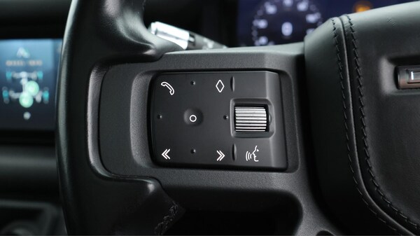 Used Land Rover Defender 2020 for sale - 76284090: Photo 27