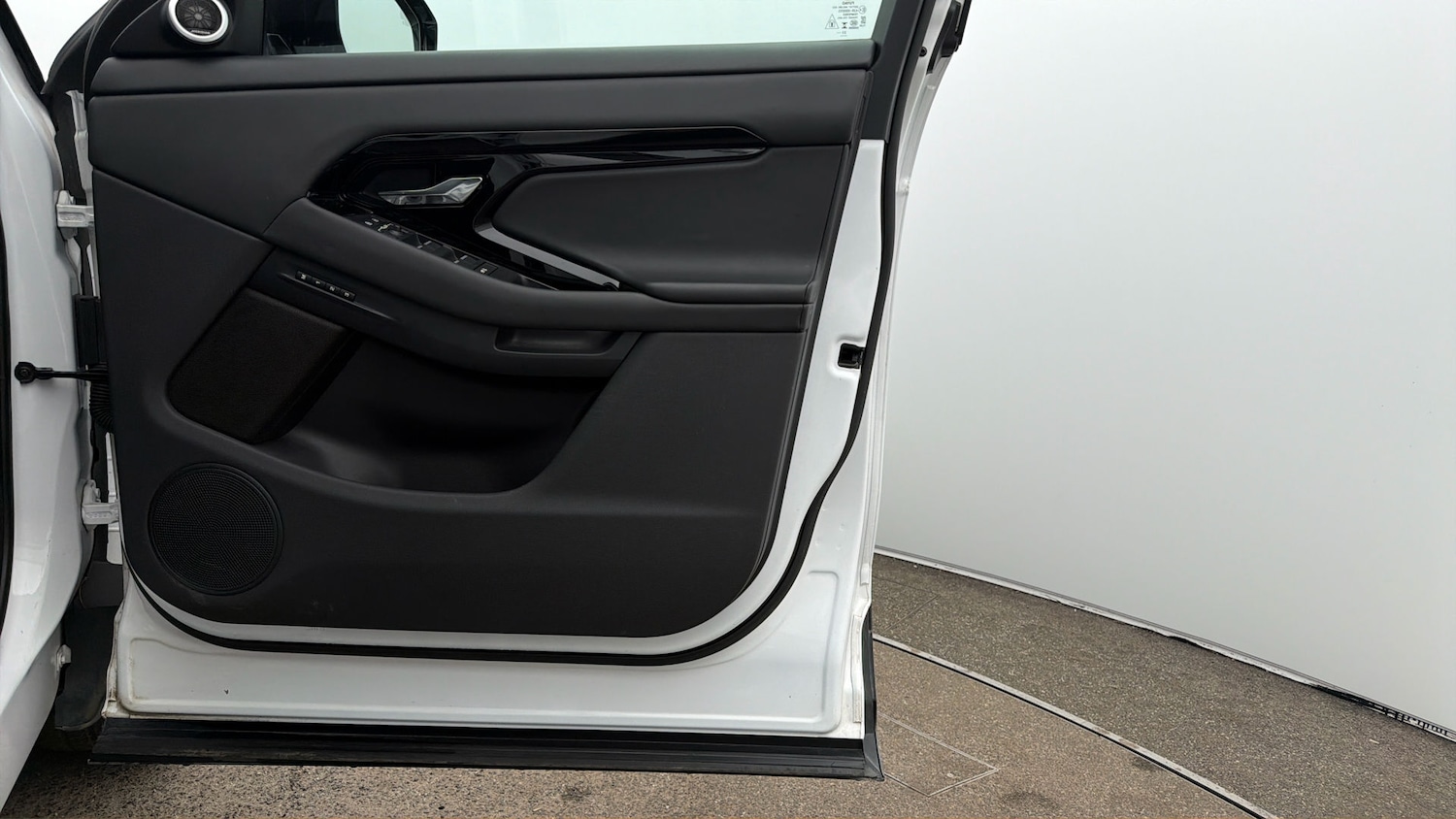 Used Land Rover Range Rover Evoque 2024 for sale - 77945846: Photo 14