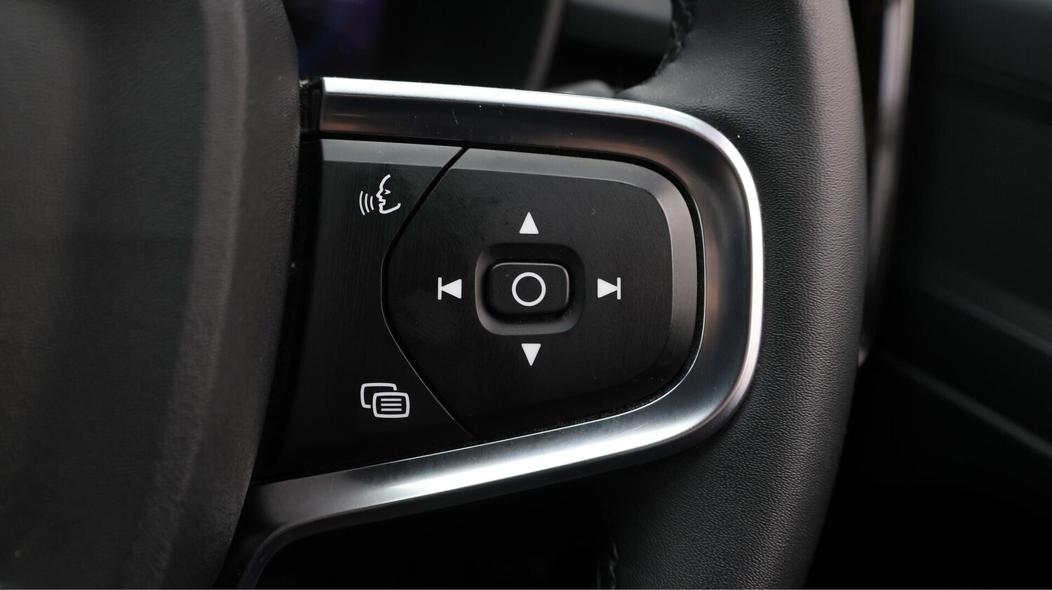 Used Volvo XC40 2022 for sale - 76457310: Photo 24