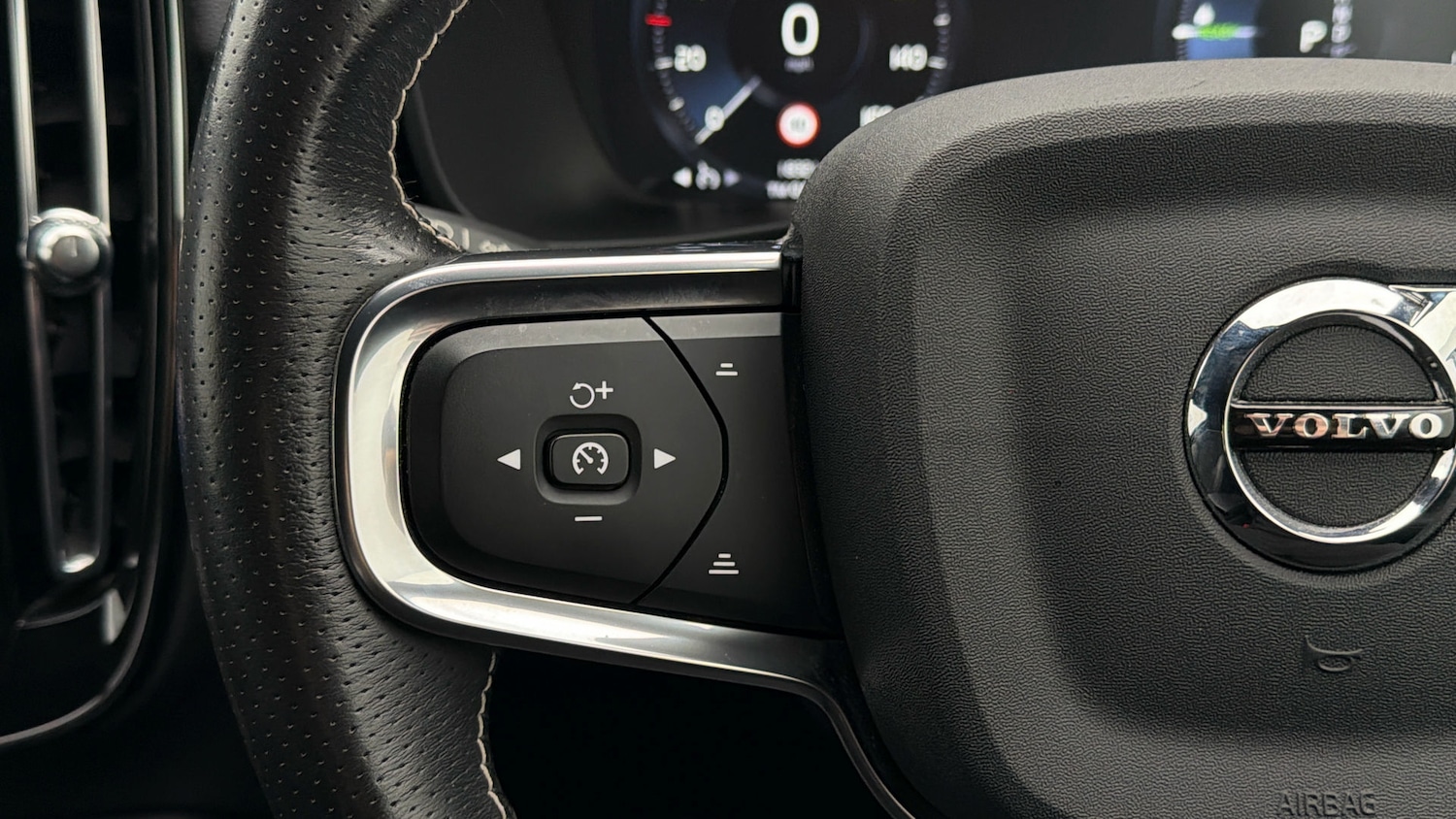 Used Volvo XC40 2021 for sale - 77998612: Photo 21