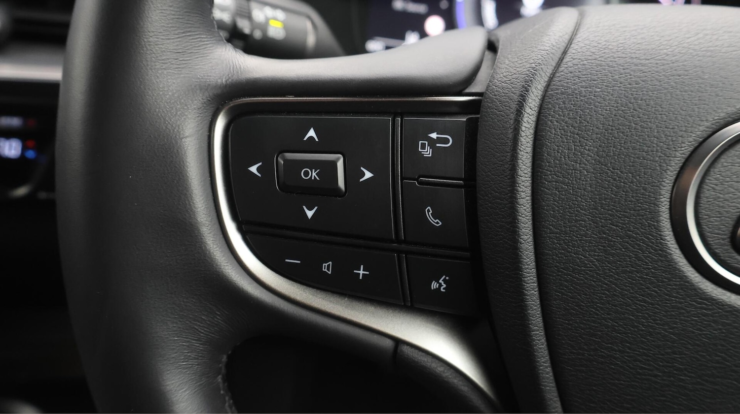 Used Lexus UX 2023 for sale - 76371412: Photo 24
