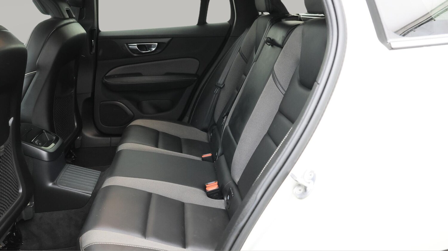 Used Volvo V60 2022 for sale - 75858218: Photo 17