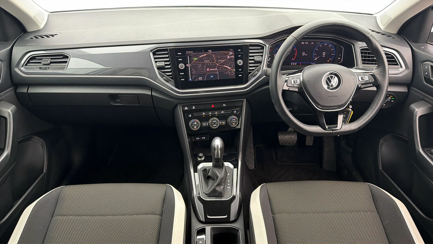 Used Volkswagen T-Roc for sale - 77818093: Photo 12