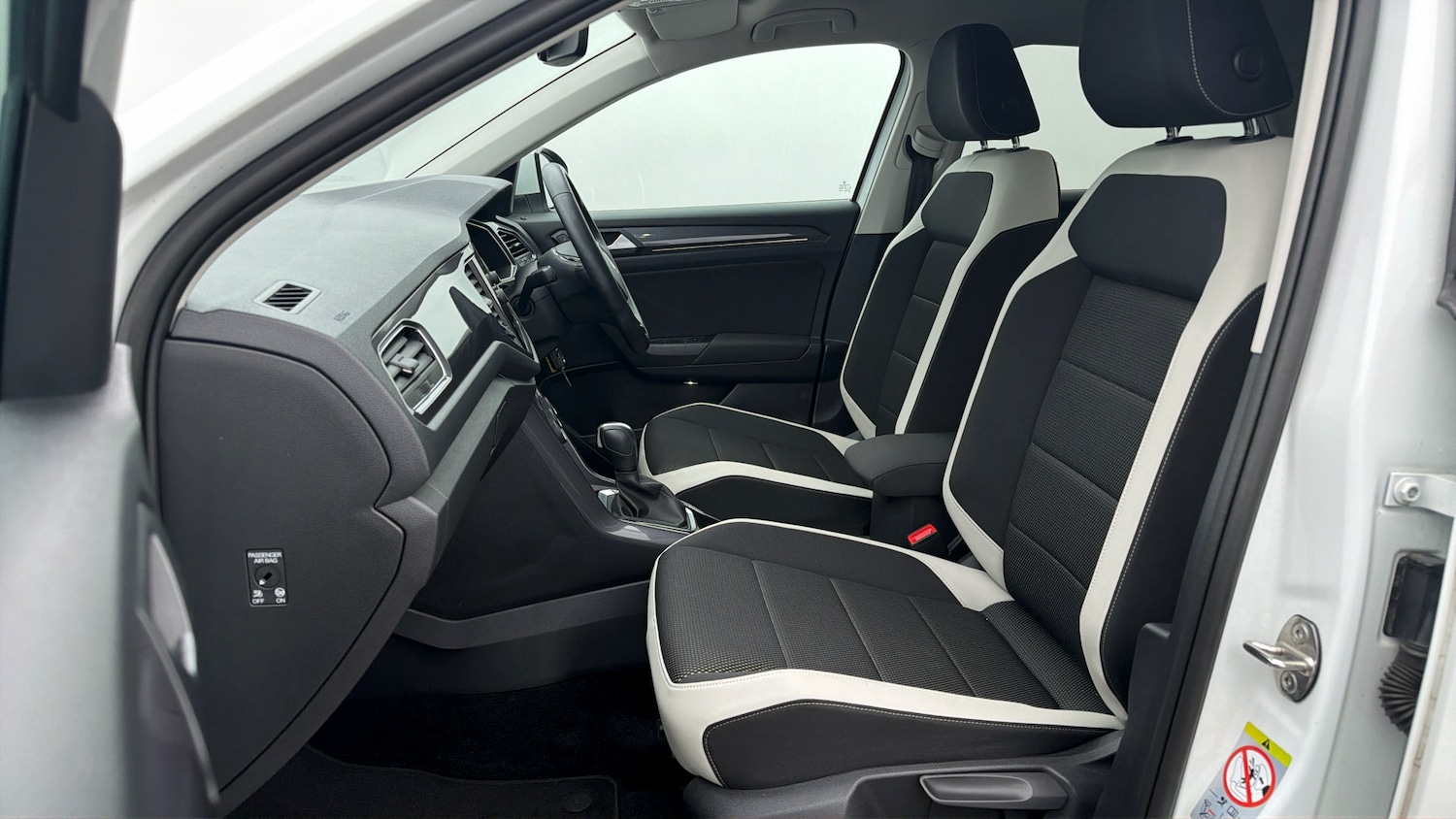 Used Volkswagen T-Roc for sale - 77818093: Photo 13