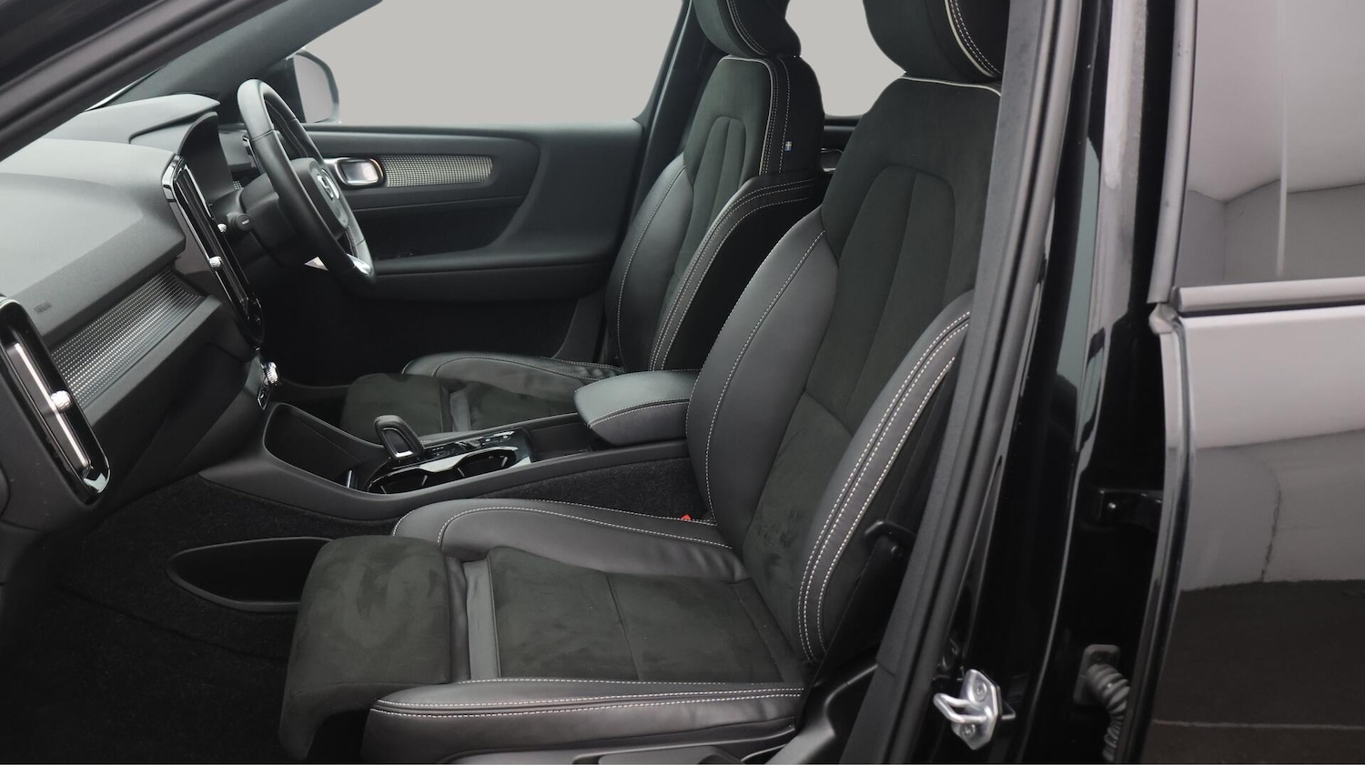 Used Volvo XC40 2021 for sale - 76423430: Photo 15