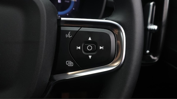 Used Volvo XC40 2023 for sale - 76296022: Photo 25