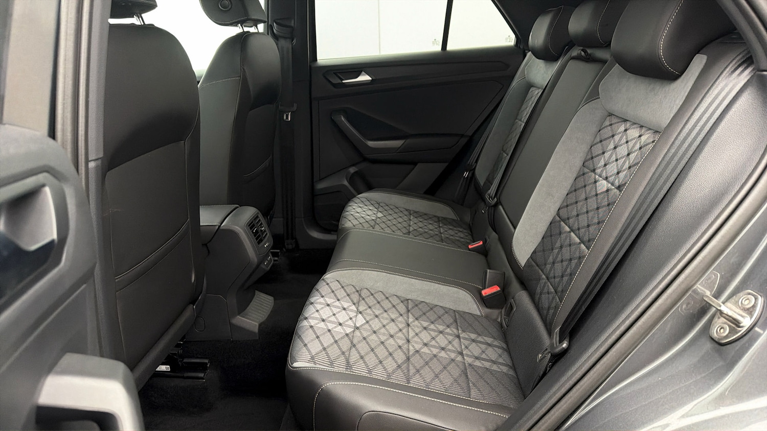 Used Volkswagen T-Roc 2024 for sale - 78024621: Photo 15