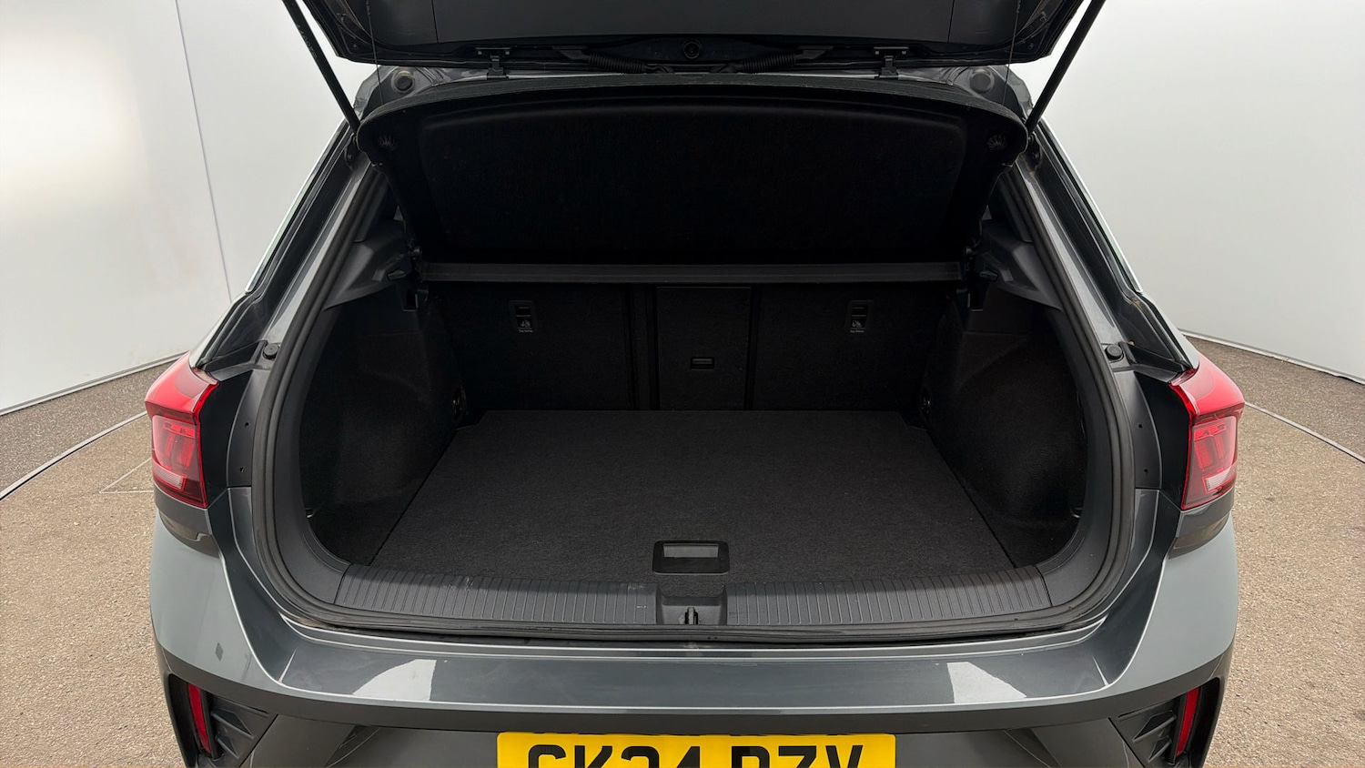 Used Volkswagen T-Roc 2024 for sale - 78024621: Photo 16