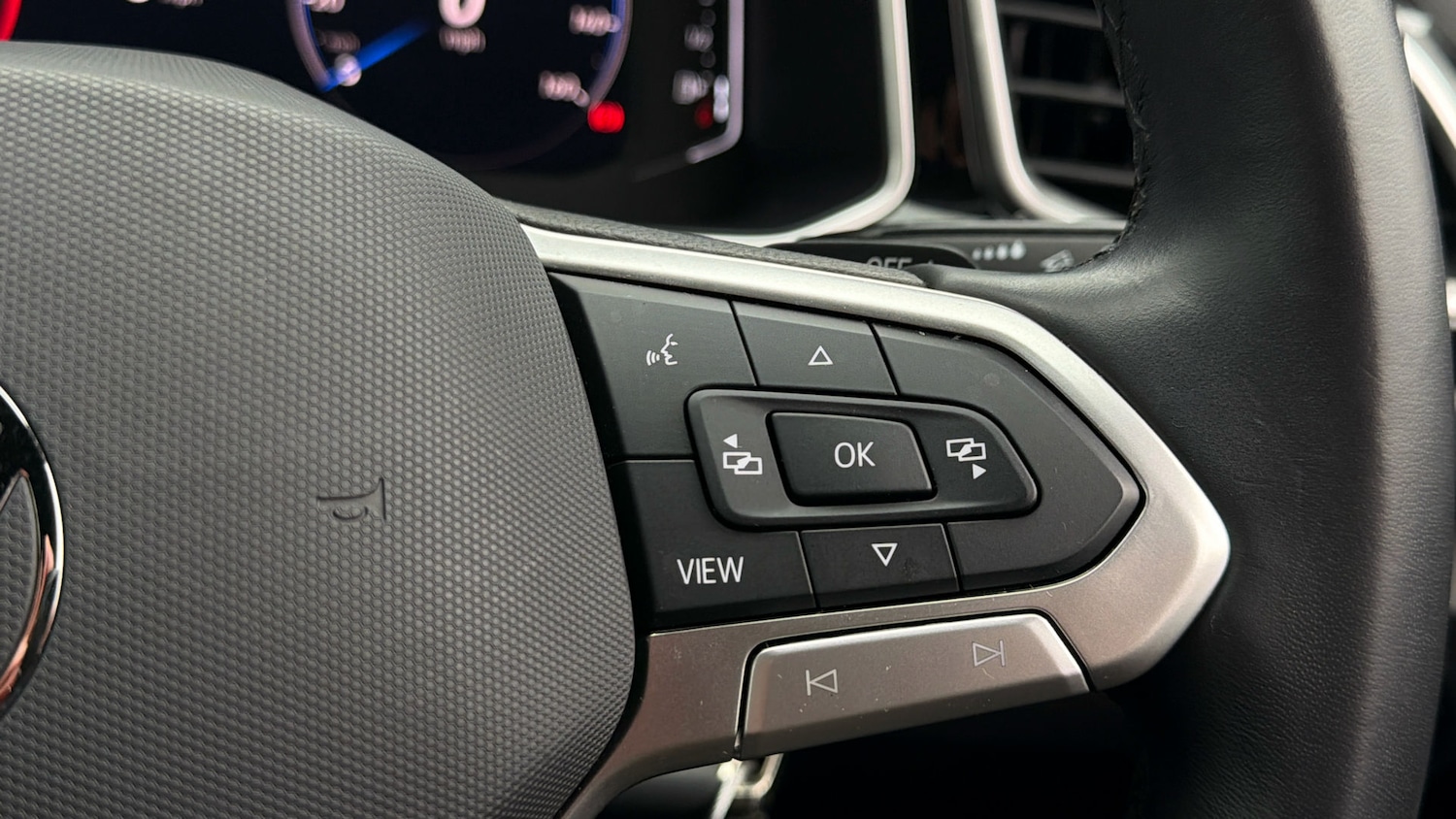 Used Volkswagen T-Roc 2024 for sale - 78024621: Photo 24