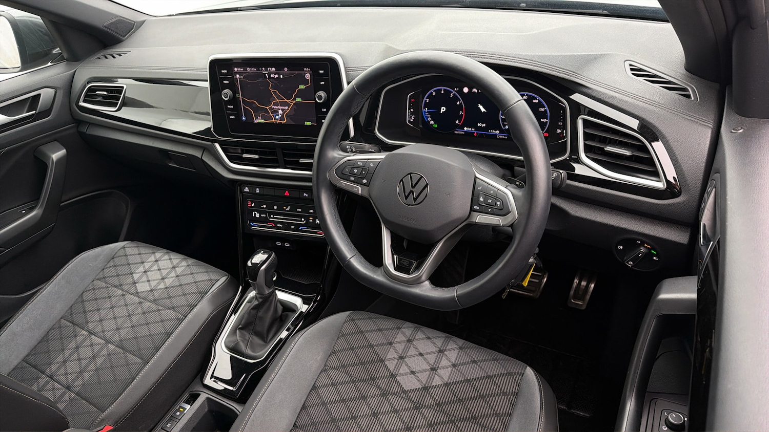 Used Volkswagen T-Roc 2024 for sale - 78024621: Photo 9