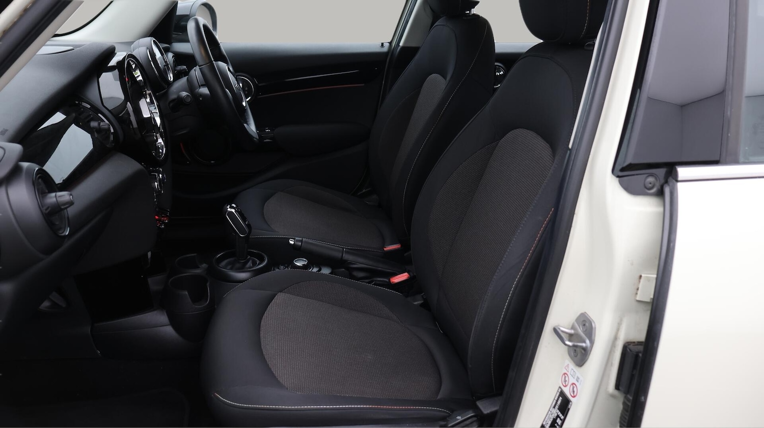 Used MINI Hatch 2022 for sale - 76715411: Photo 15