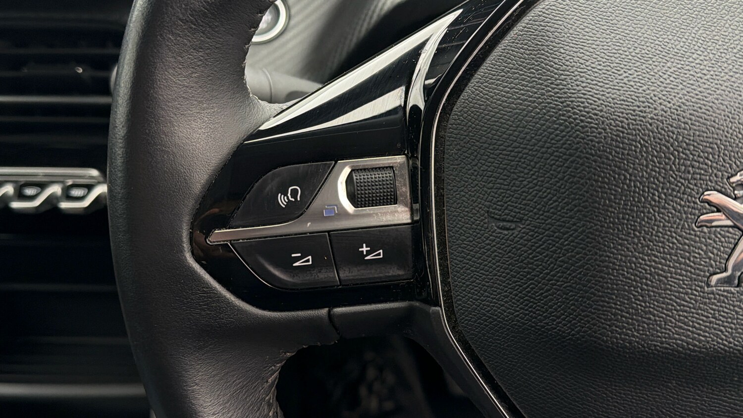 Used Peugeot 2008 2022 for sale - 78162309: Photo 22