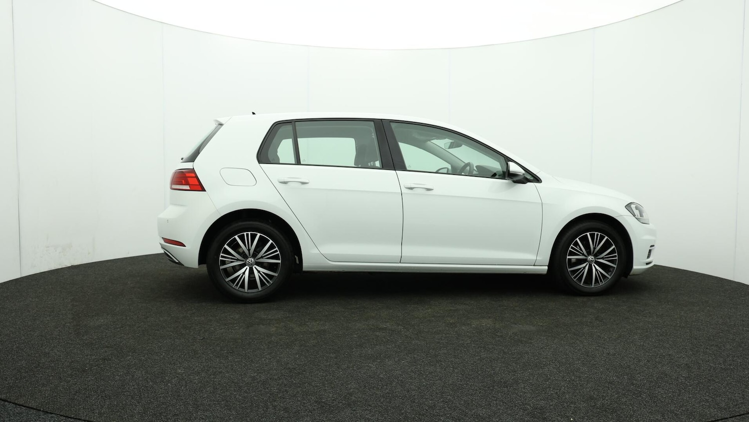 Used Volkswagen Golf 2018 for sale - 76645328: Photo 42