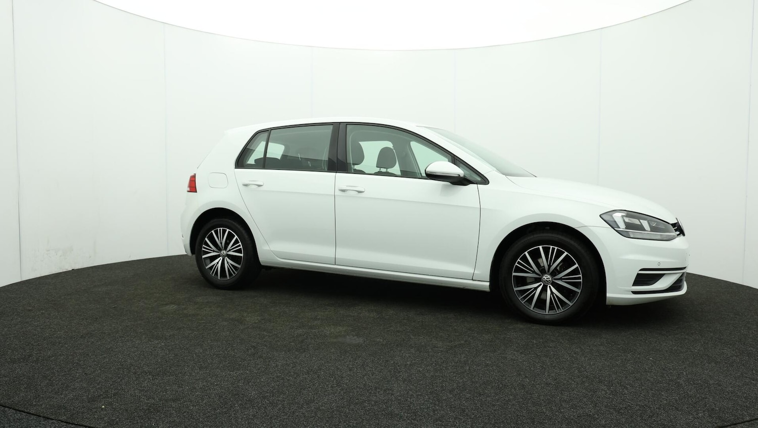 Used Volkswagen Golf 2018 for sale - 76645328: Photo 48
