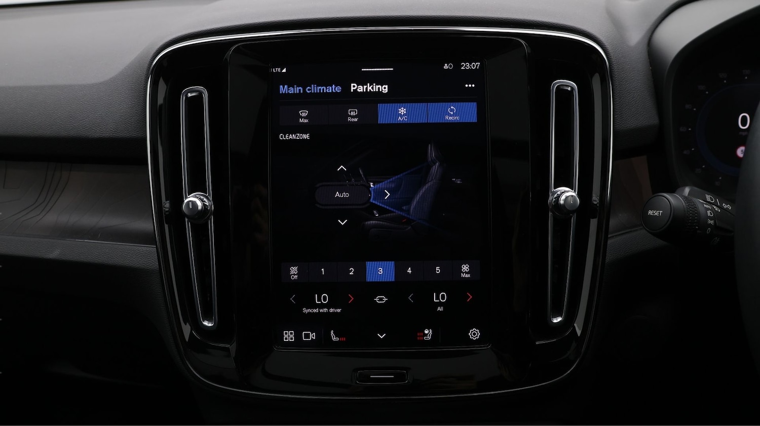 Used Volvo XC40 2023 for sale - 77349776: Photo 12