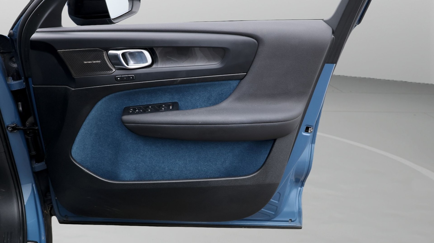 Used Volvo XC40 2023 for sale - 77349776: Photo 15