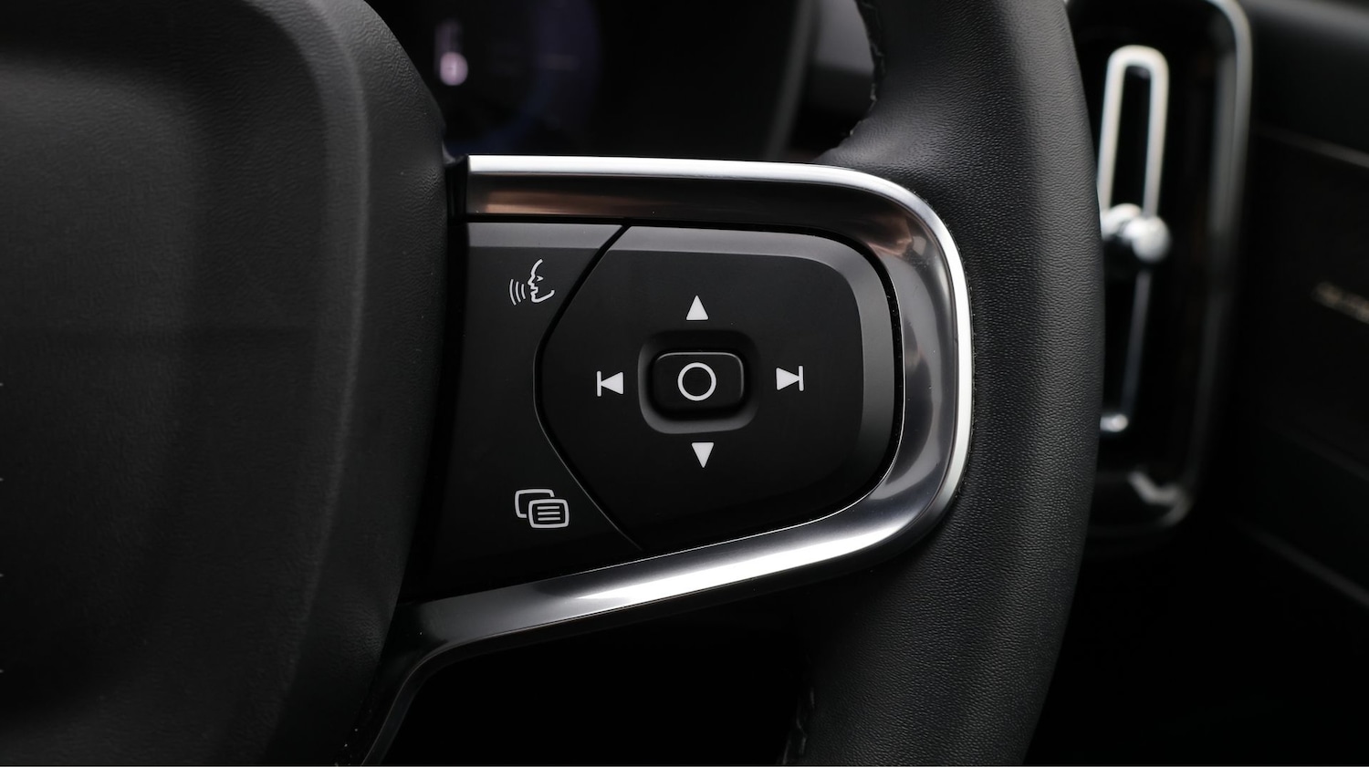 Used Volvo XC40 2023 for sale - 77349776: Photo 24