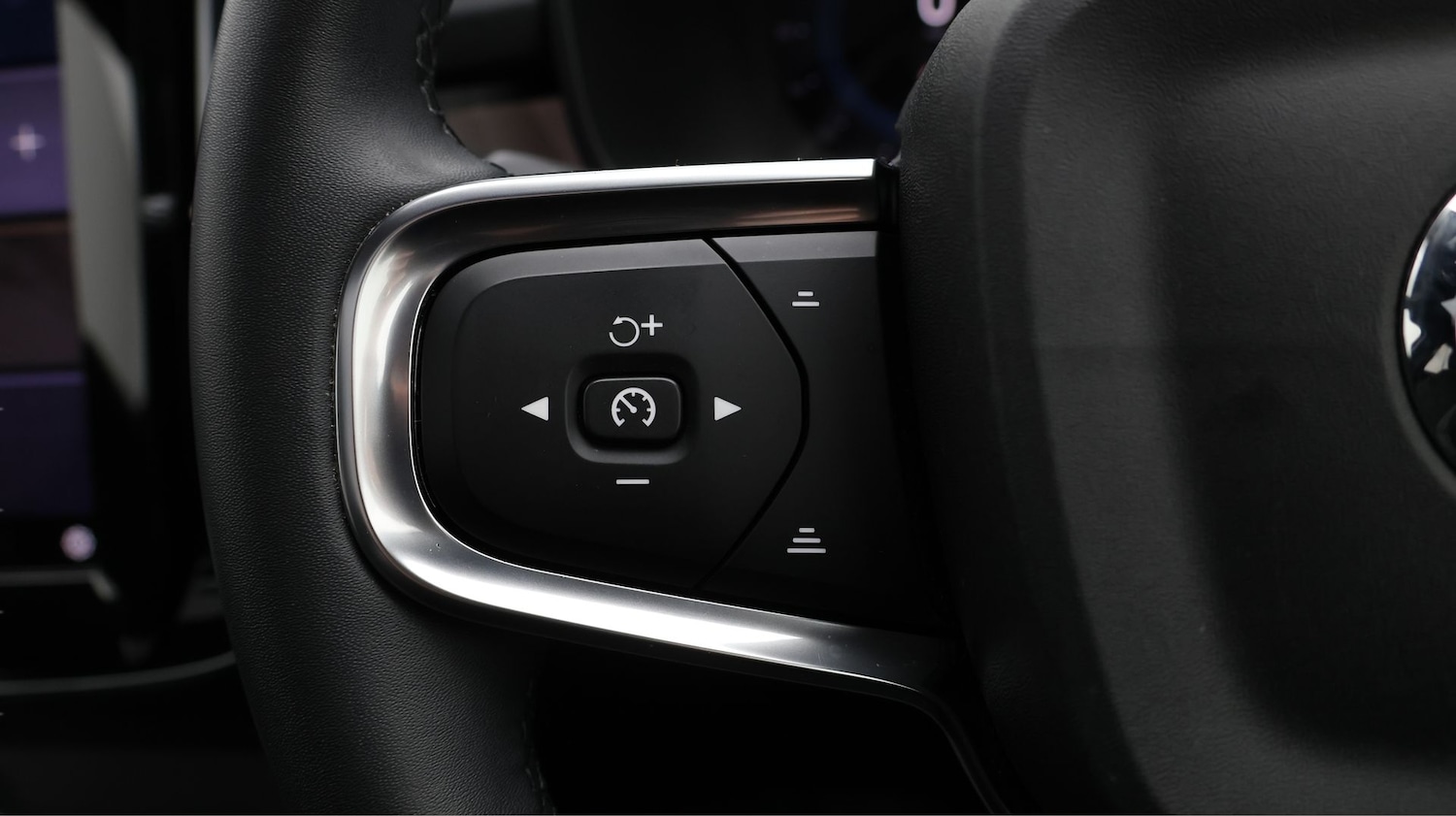 Used Volvo XC40 2023 for sale - 77349776: Photo 25