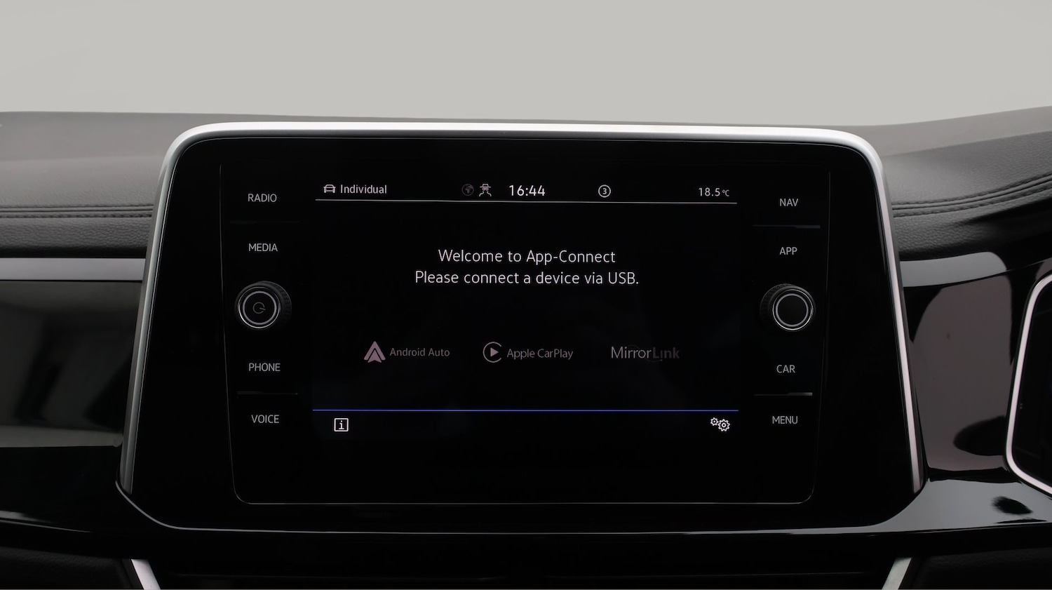 Used Volkswagen T-Roc 2022 for sale - 77521875: Photo 24