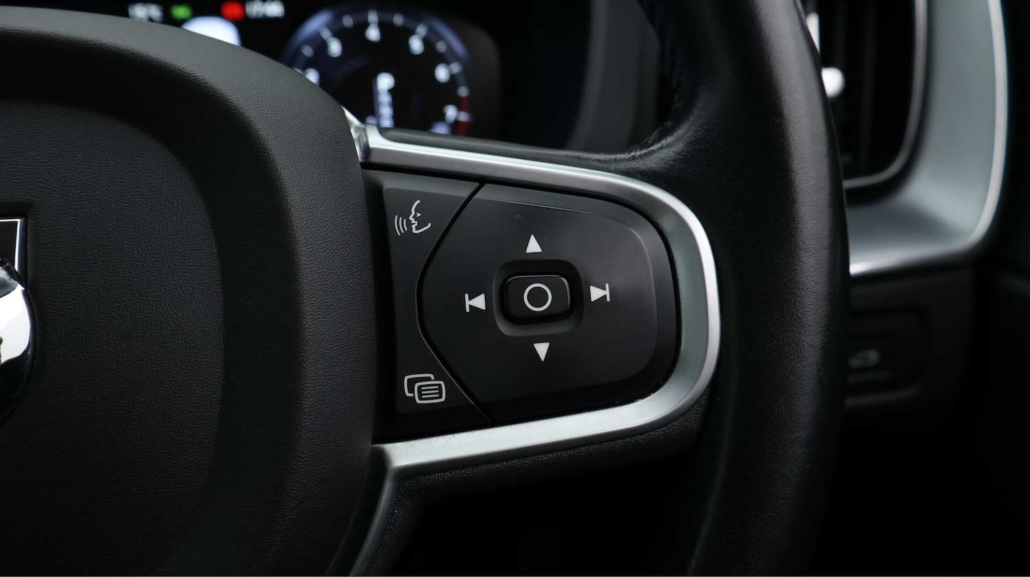 Used Volvo XC60 2018 for sale - 76432781: Photo 24