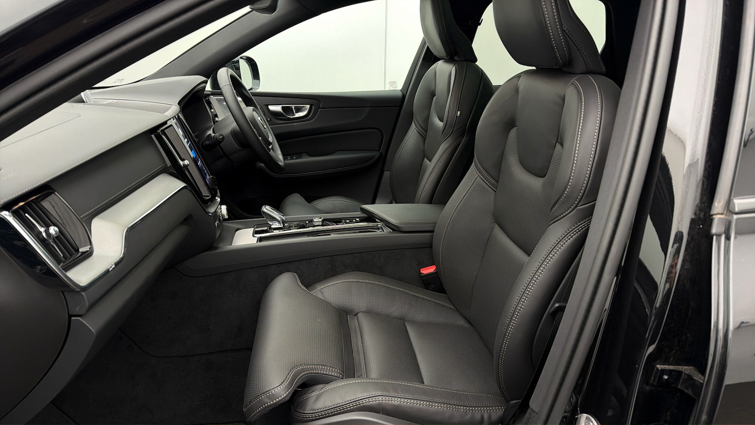 Used Volvo XC60 2025 for sale - 78040141: Photo 13