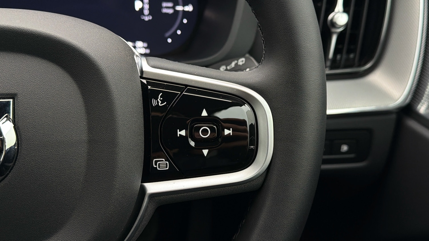 Used Volvo XC60 2025 for sale - 78040141: Photo 22