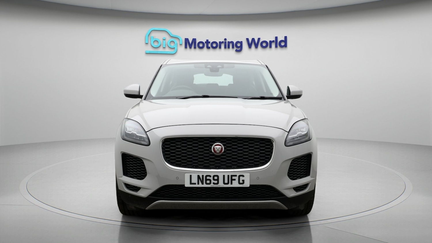 Used Jaguar E-Pace 2019 for sale - 77570499: Photo 2