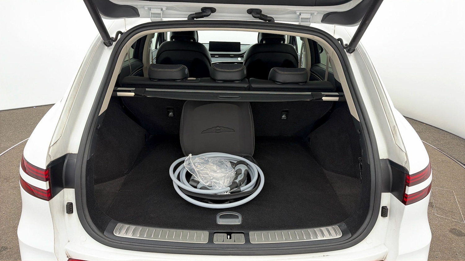 Used Genesis GV70 2023 for sale - 77878805: Photo 16