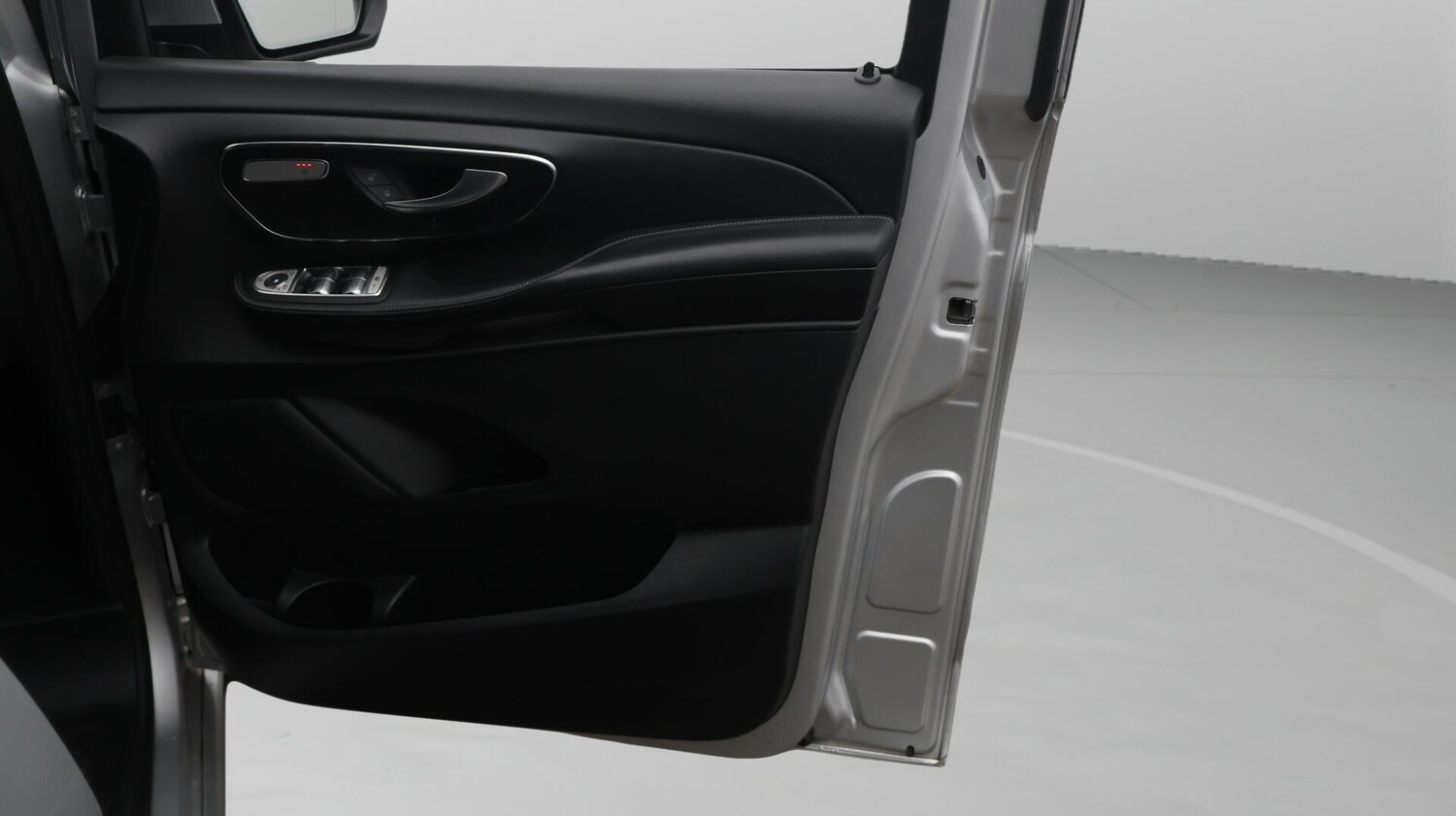 Used Mercedes-Benz V-Class 2023 for sale - 76498982: Photo 16