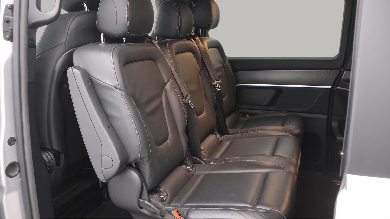 Used Mercedes-Benz V-Class 2023 for sale - 76498982: Photo 17