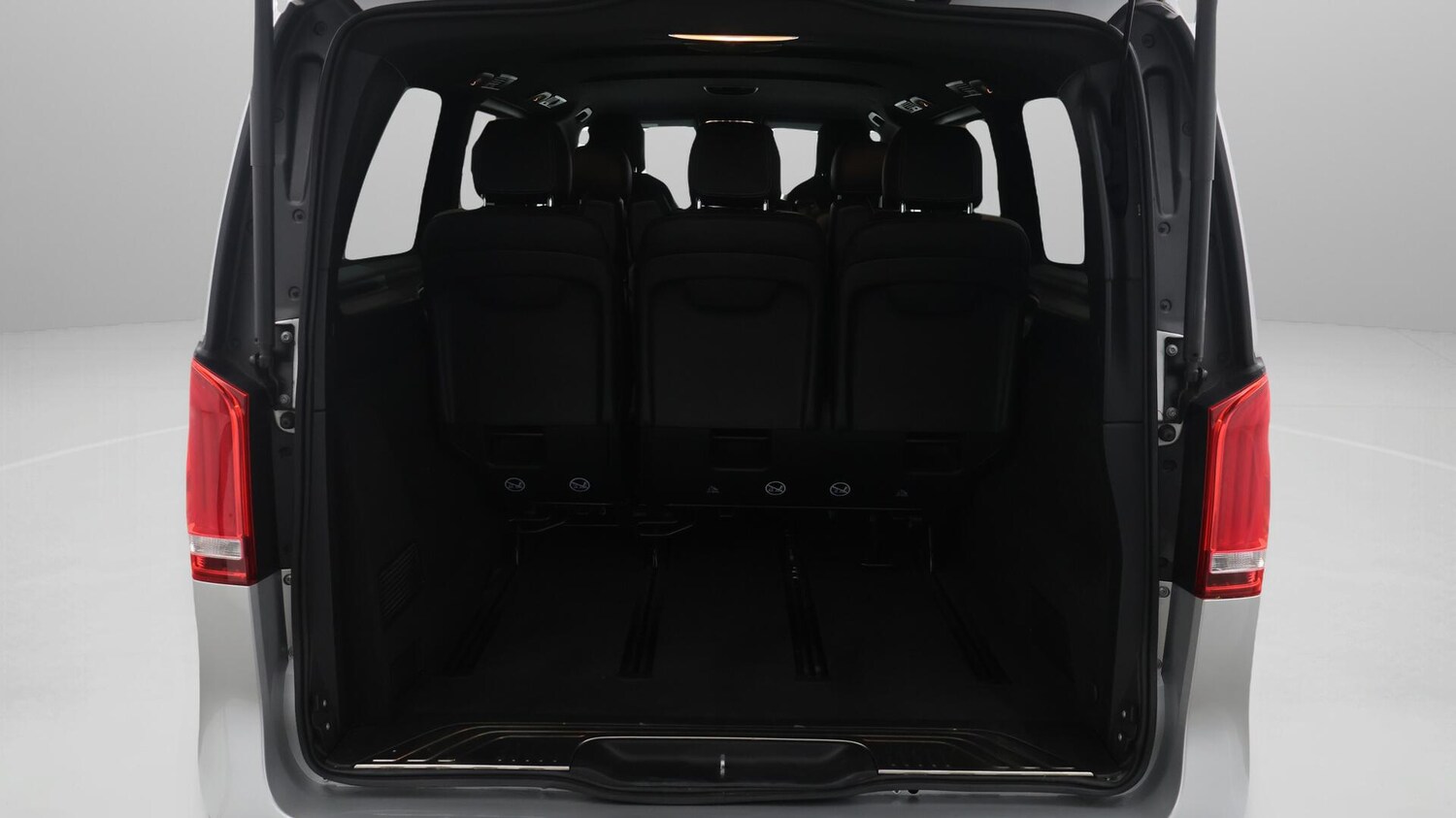 Used Mercedes-Benz V-Class 2023 for sale - 76498982: Photo 18